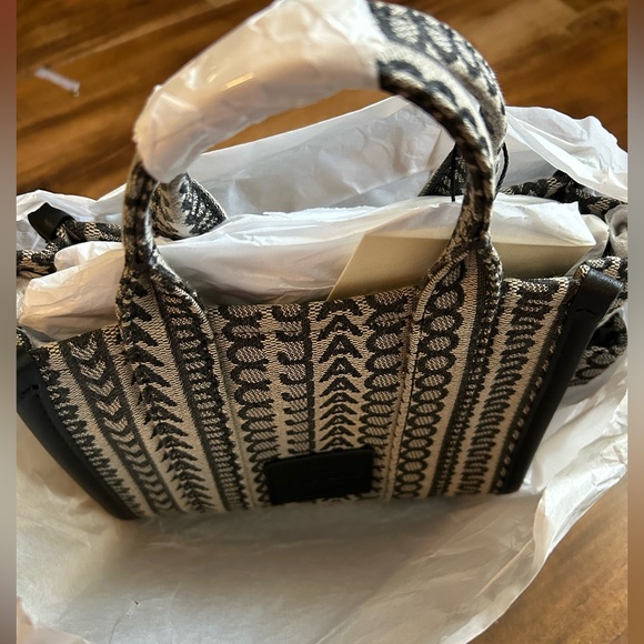 Marc Jacobs Monogram Tote Crossbody Bag Beige Multi - Picture 6 of 8